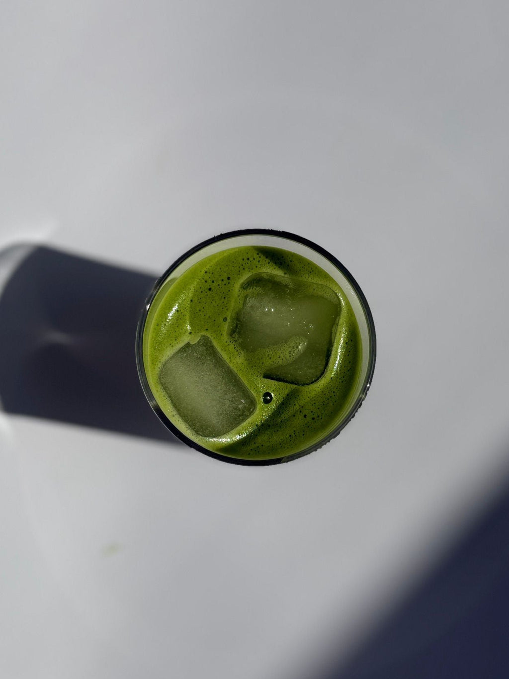 koude matcha ijsblokjes iced matcha latte